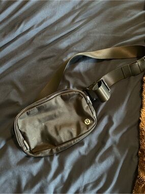 lululemon athletica Black Compact Belt Bag with Adjustable Strap